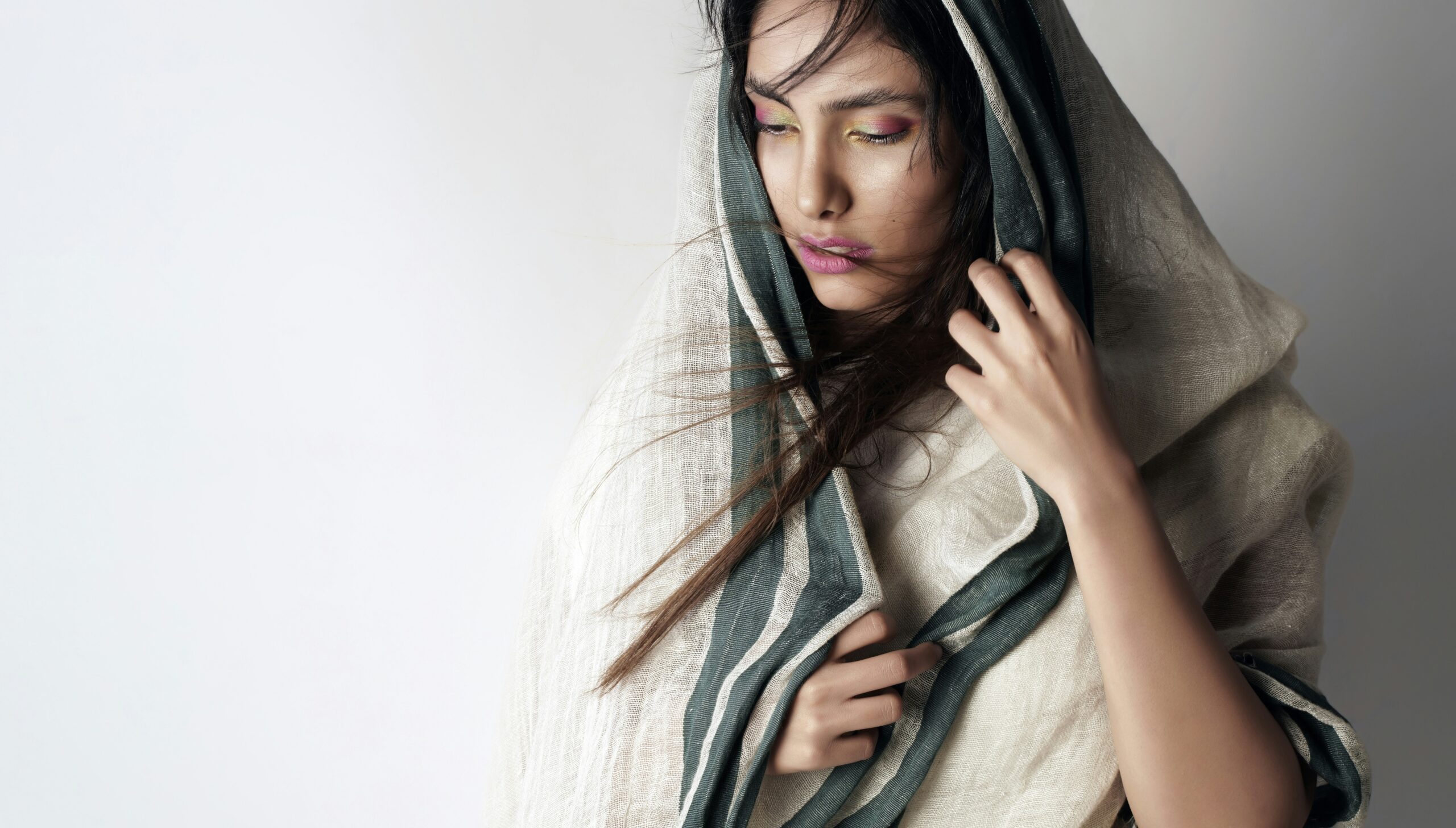 Winter Cashmere Scarves That Instantly Make Any Outfit Chic