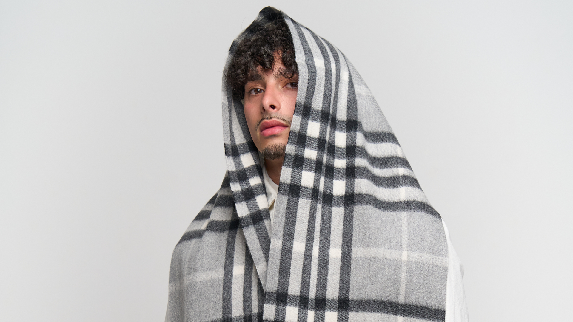 Father’s Wardrobe: Exclusive Cashmere Gifts